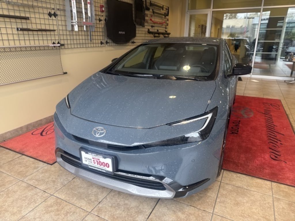 Used 2025 Toyota Prius XLE Hatchback