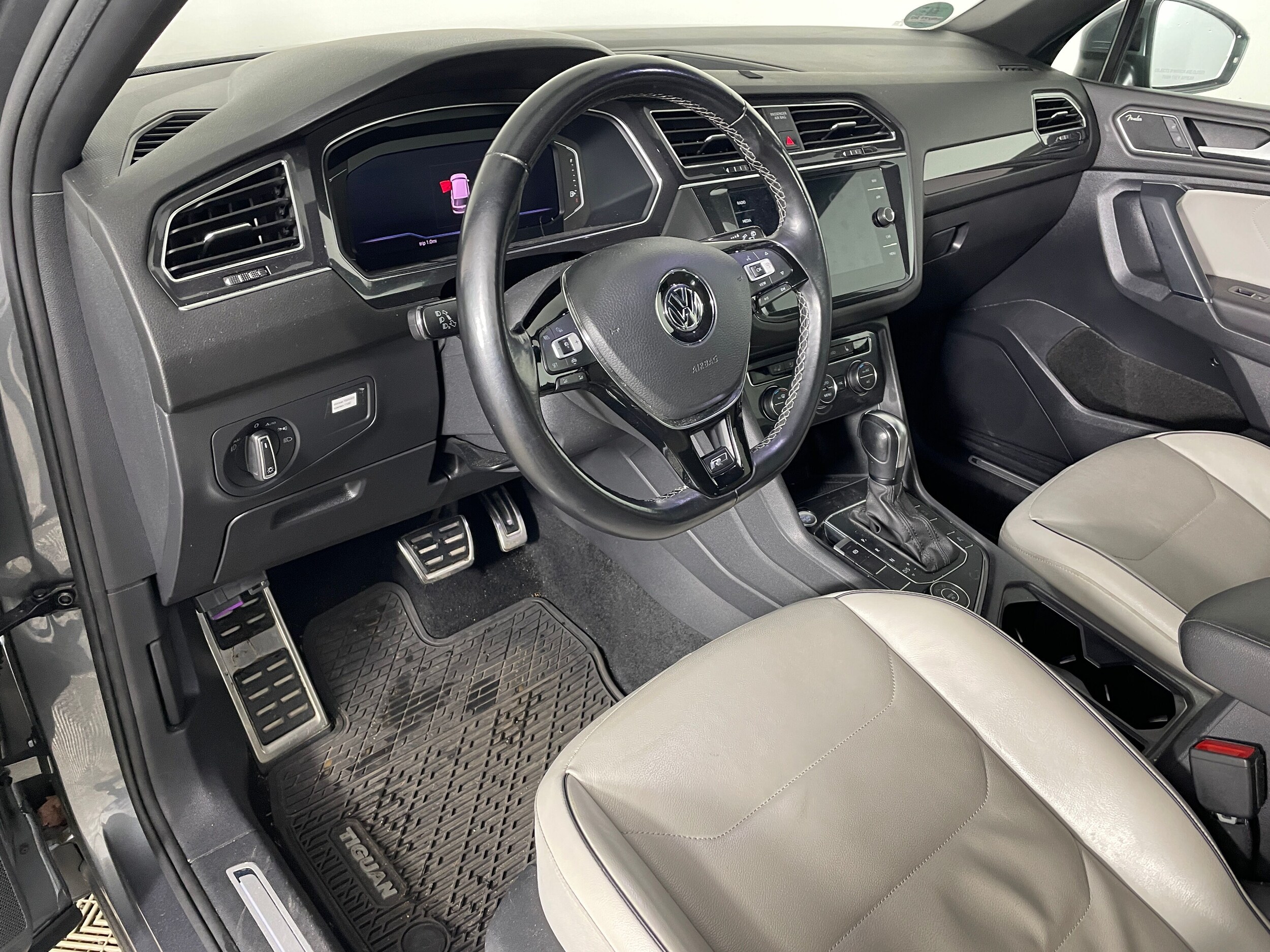 2020 Volkswagen Tiguan SEL Premium R-Line photo 3