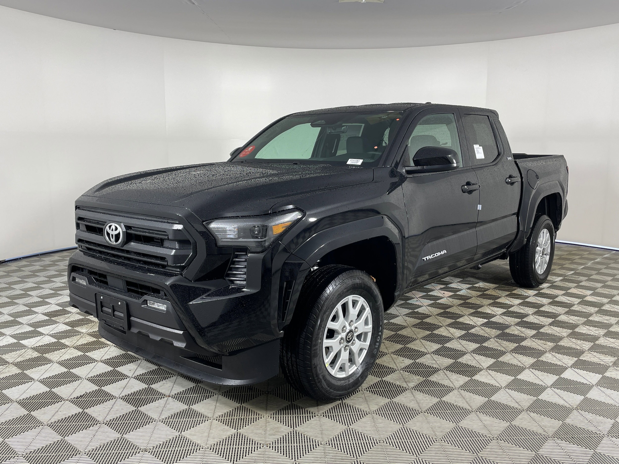 2025 Toyota Tacoma SR5's photo