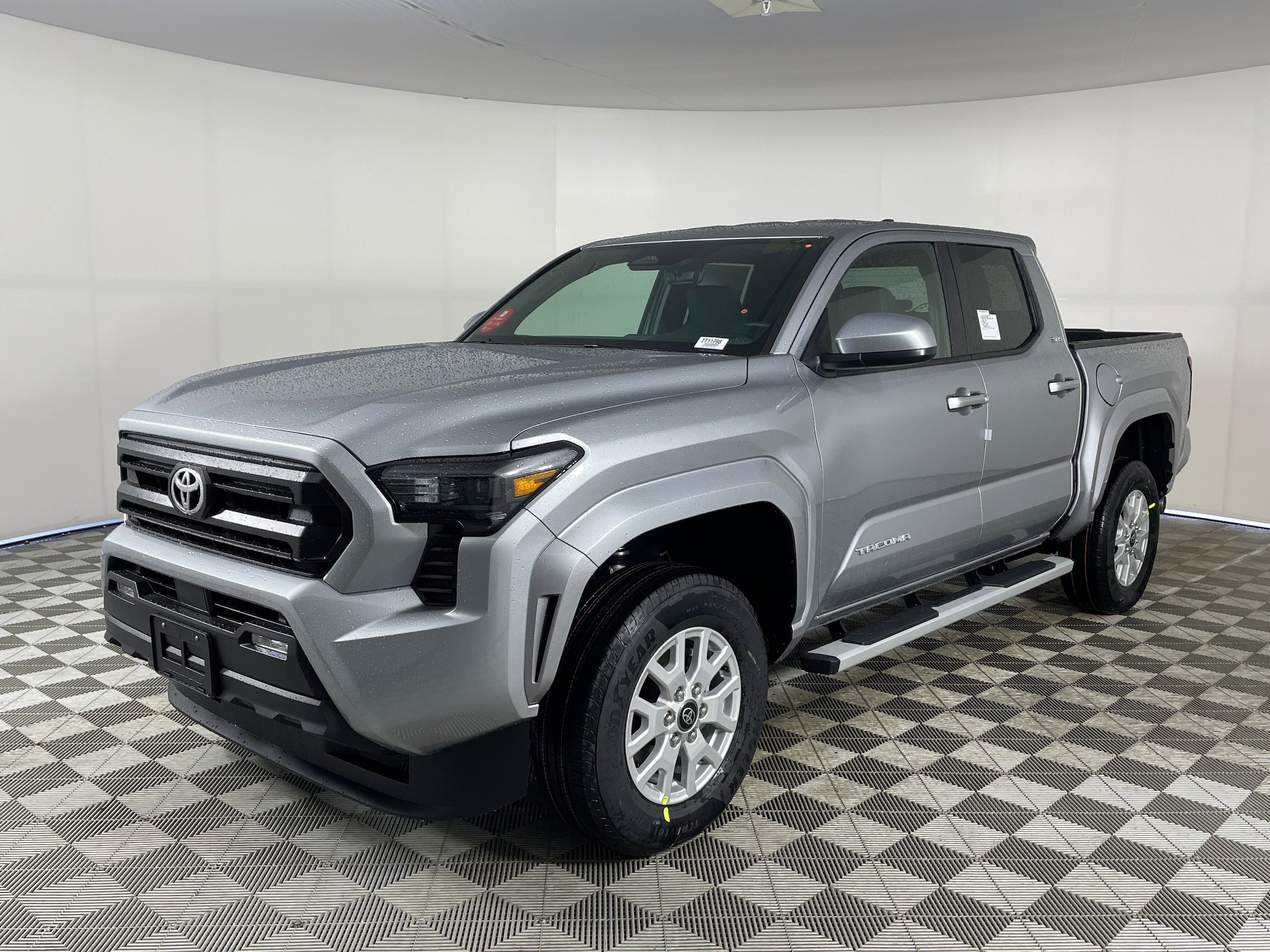 2025 Toyota Tacoma SR5's photo
