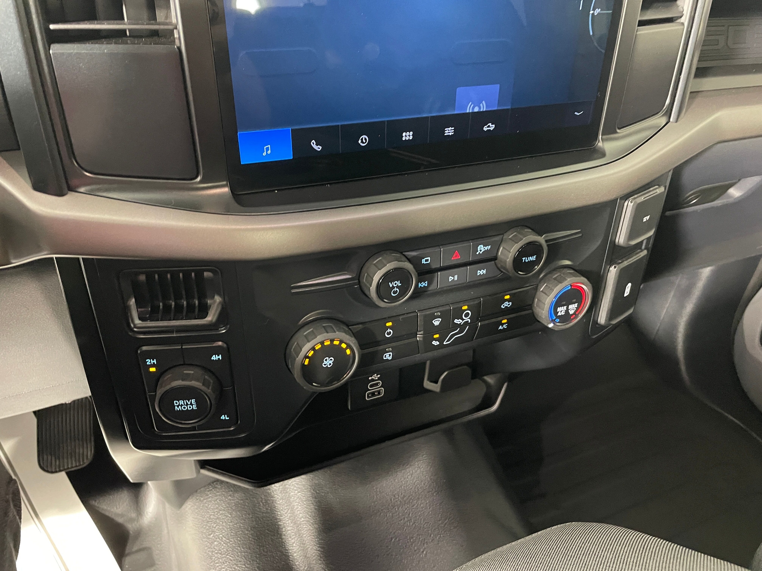 2025 Ford F-150 XL photo 3