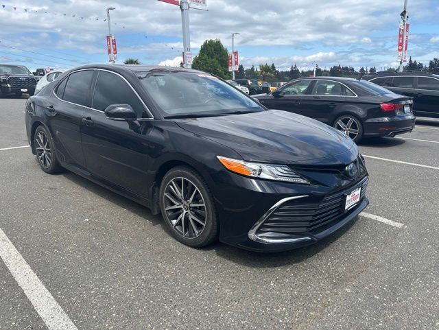 2022 Toyota Camry Hybrid XLE photo 3