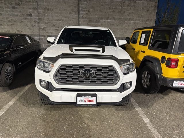 2022 Toyota Tacoma photo 2