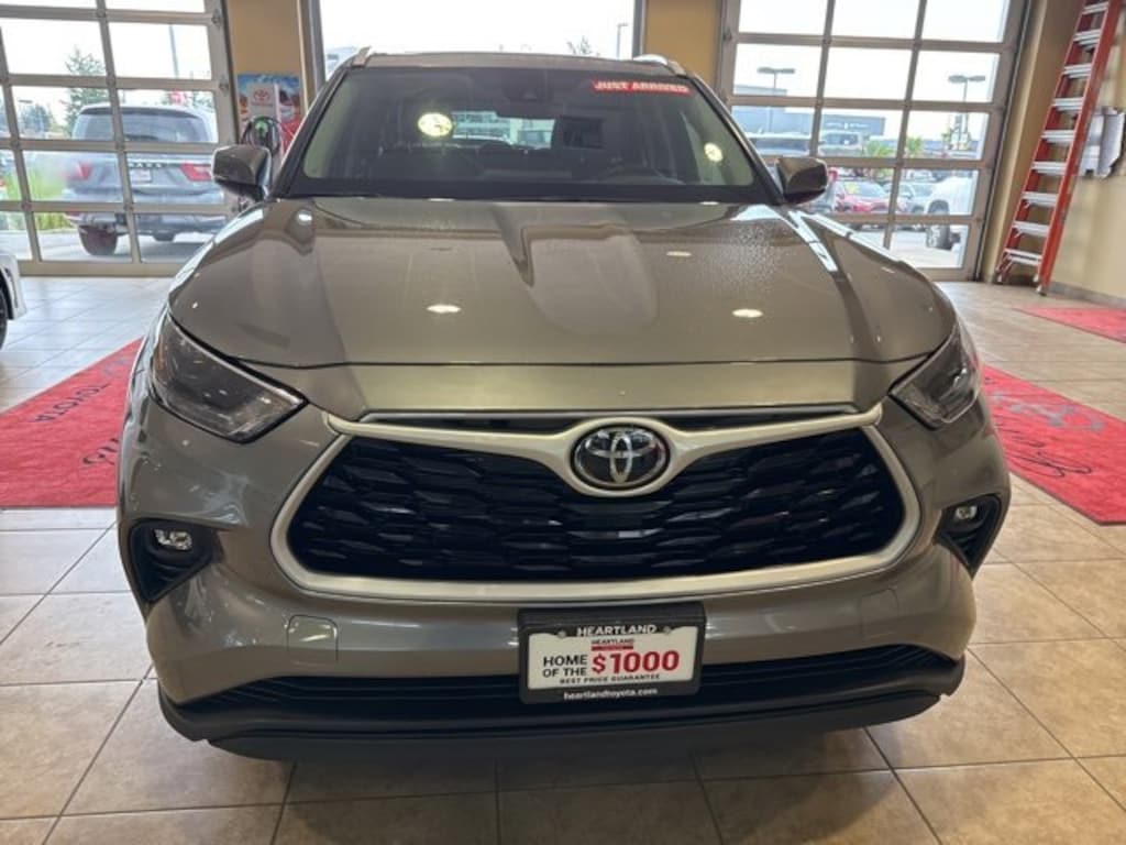 Used 2025 Toyota Highlander Hybrid XLE SUV