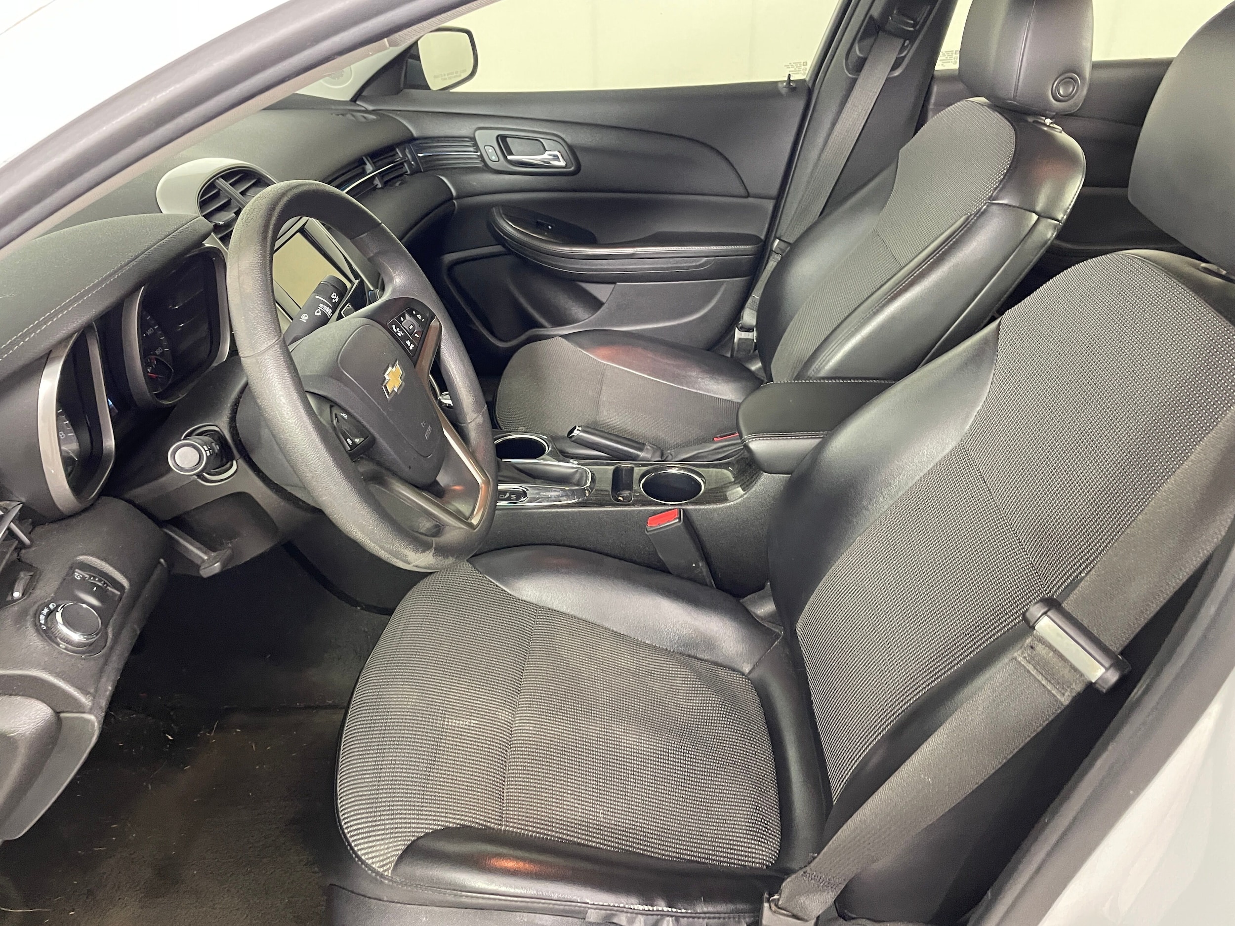 2016 Chevrolet Malibu Limited LT photo 2