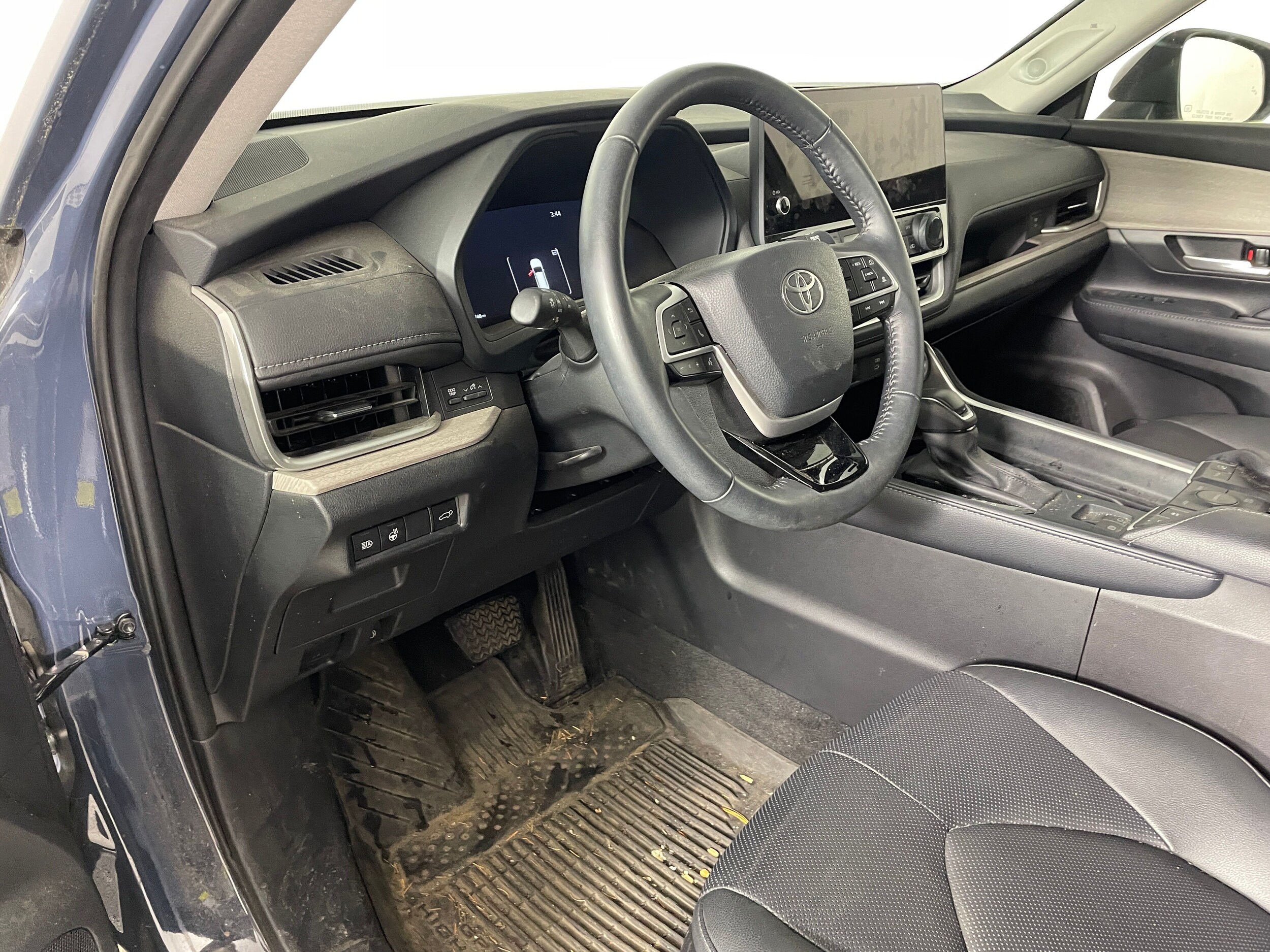 2024 Toyota Grand Highlander Limited photo 3