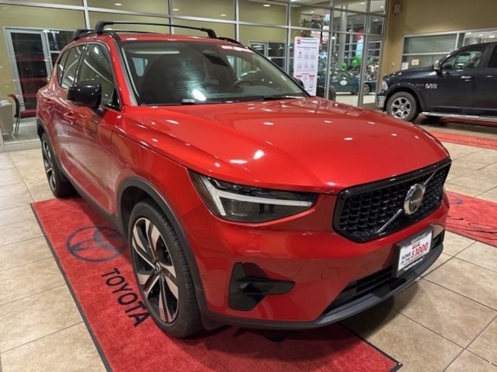 Used 2024 Volvo XC40 B5 Plus Dark SUV