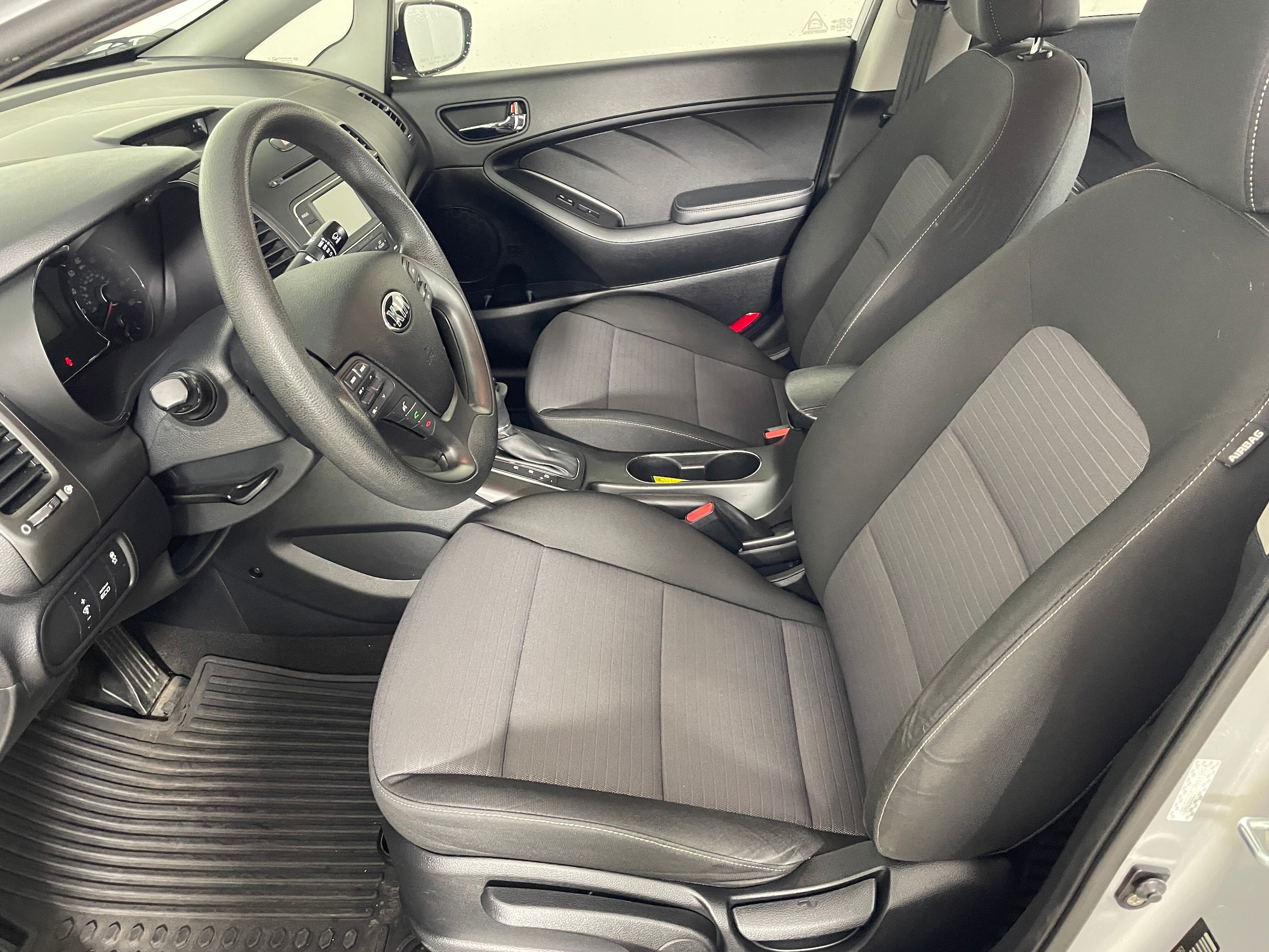 2016 Kia Forte LX FWD photo 2