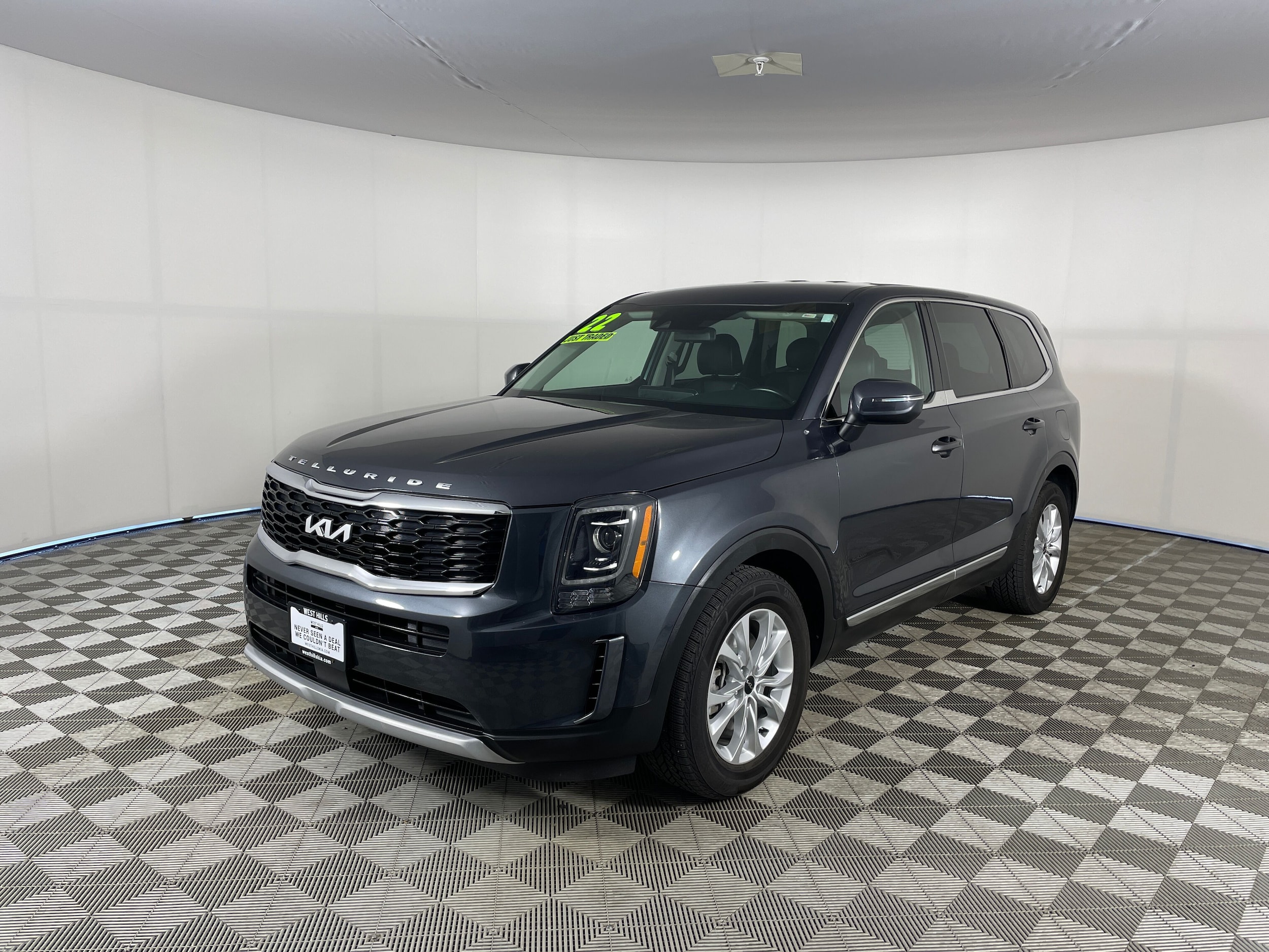 2022 Kia Telluride LX's photo