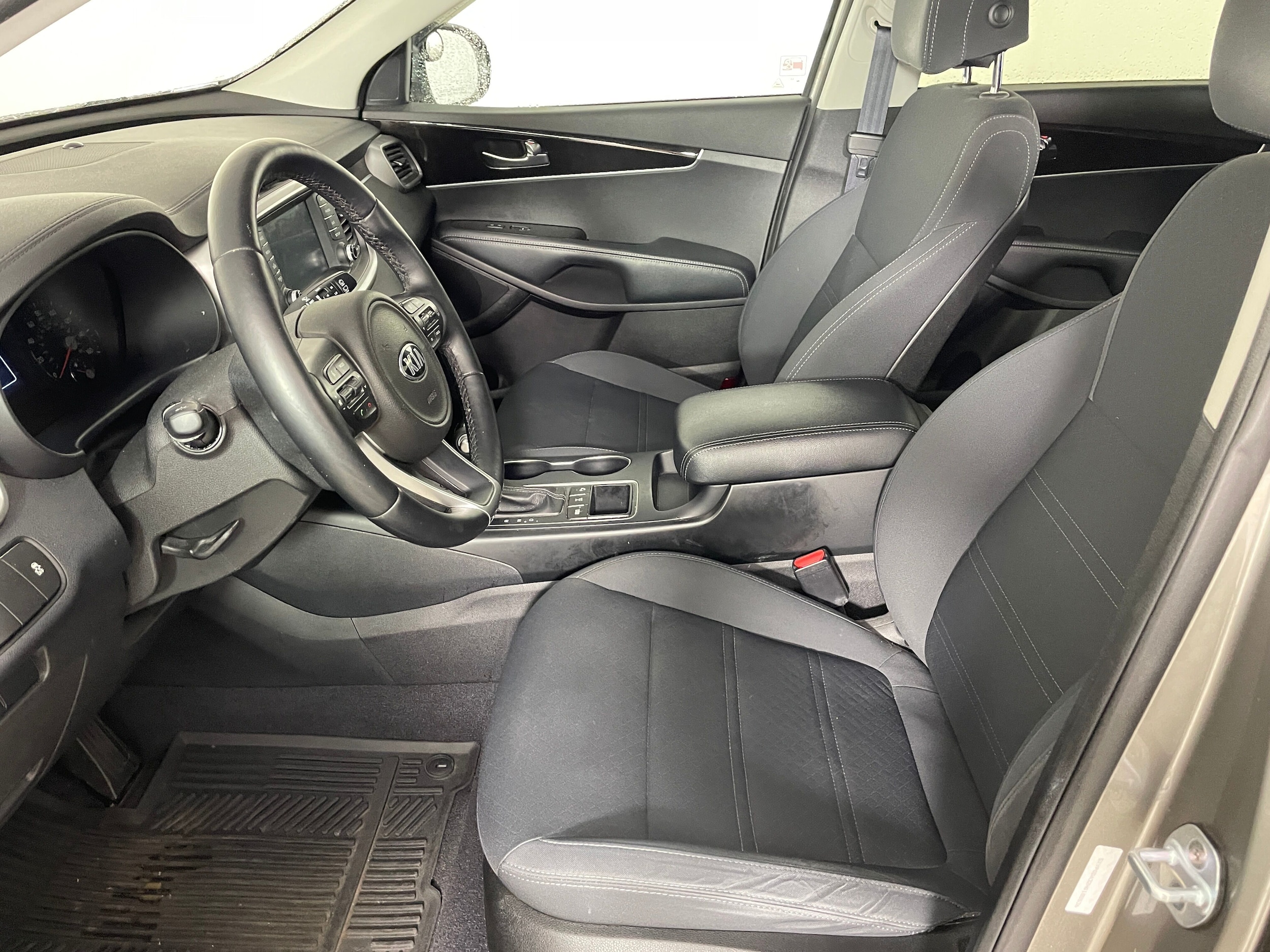 2017 Kia Sorento 2.4L LX photo 2