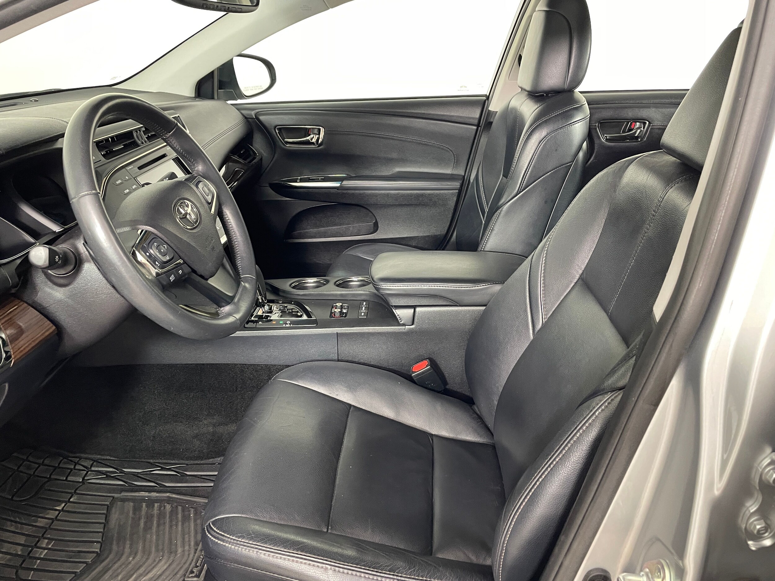 2015 Toyota Avalon XLE Touring photo 2