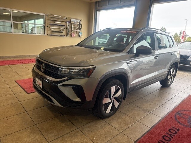 2024 Volkswagen Taos S photo 2