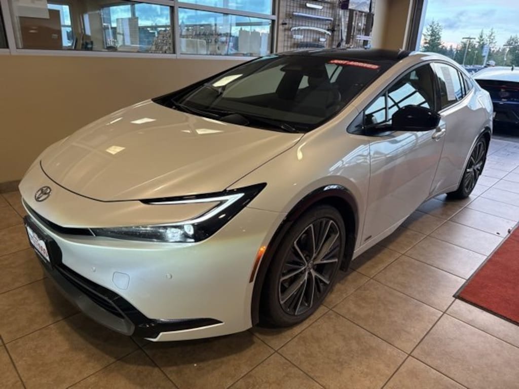 Used 2024 Toyota Prius XLE Hatchback