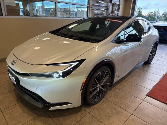 2024 Toyota Prius XLE photo 3