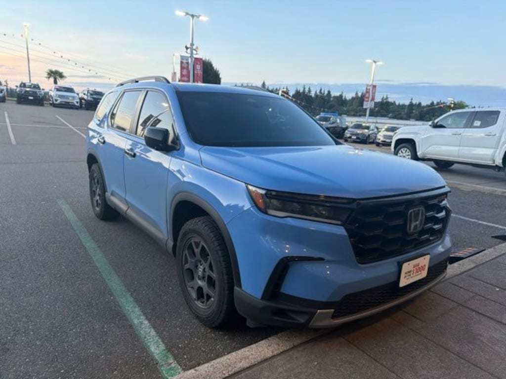 Used 2025 Honda Pilot TrailSport SUV