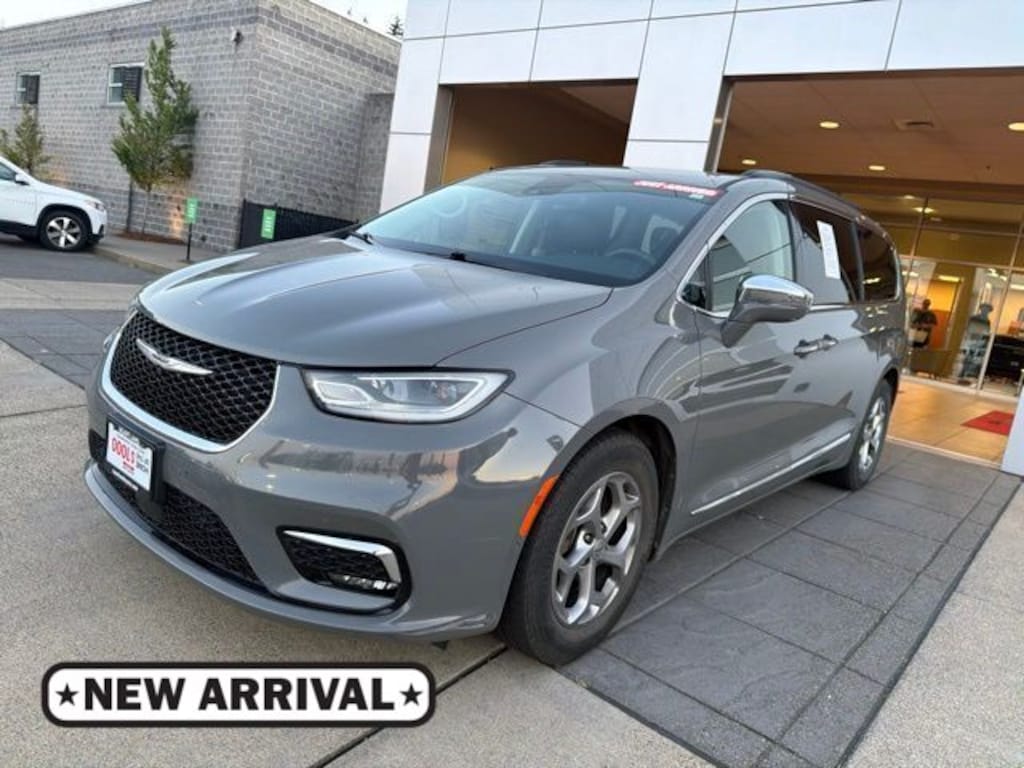 Used 2022 Chrysler Pacifica Limited Van Passenger Van