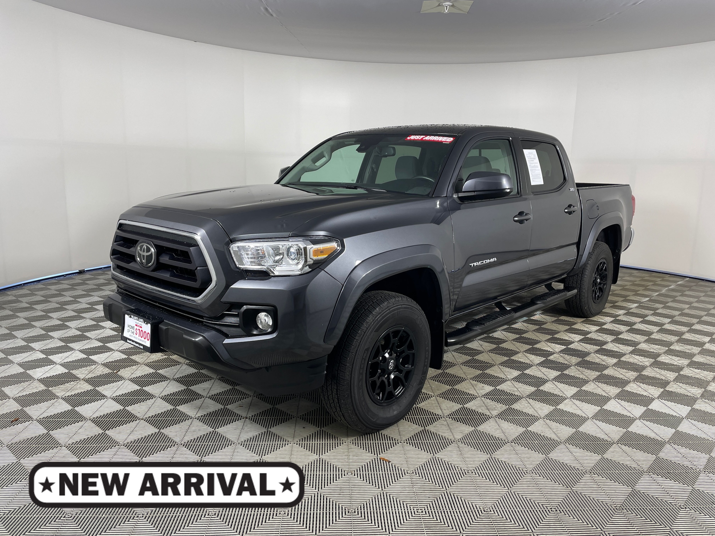 2022 Toyota Tacoma SR5's photo