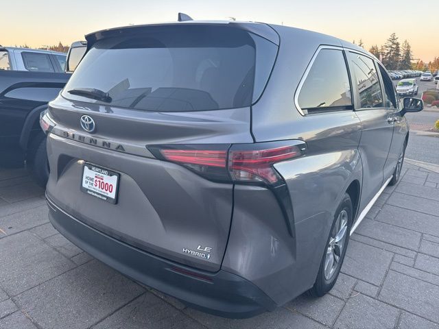 2021 Toyota Sienna LE 8 Passenger photo 5