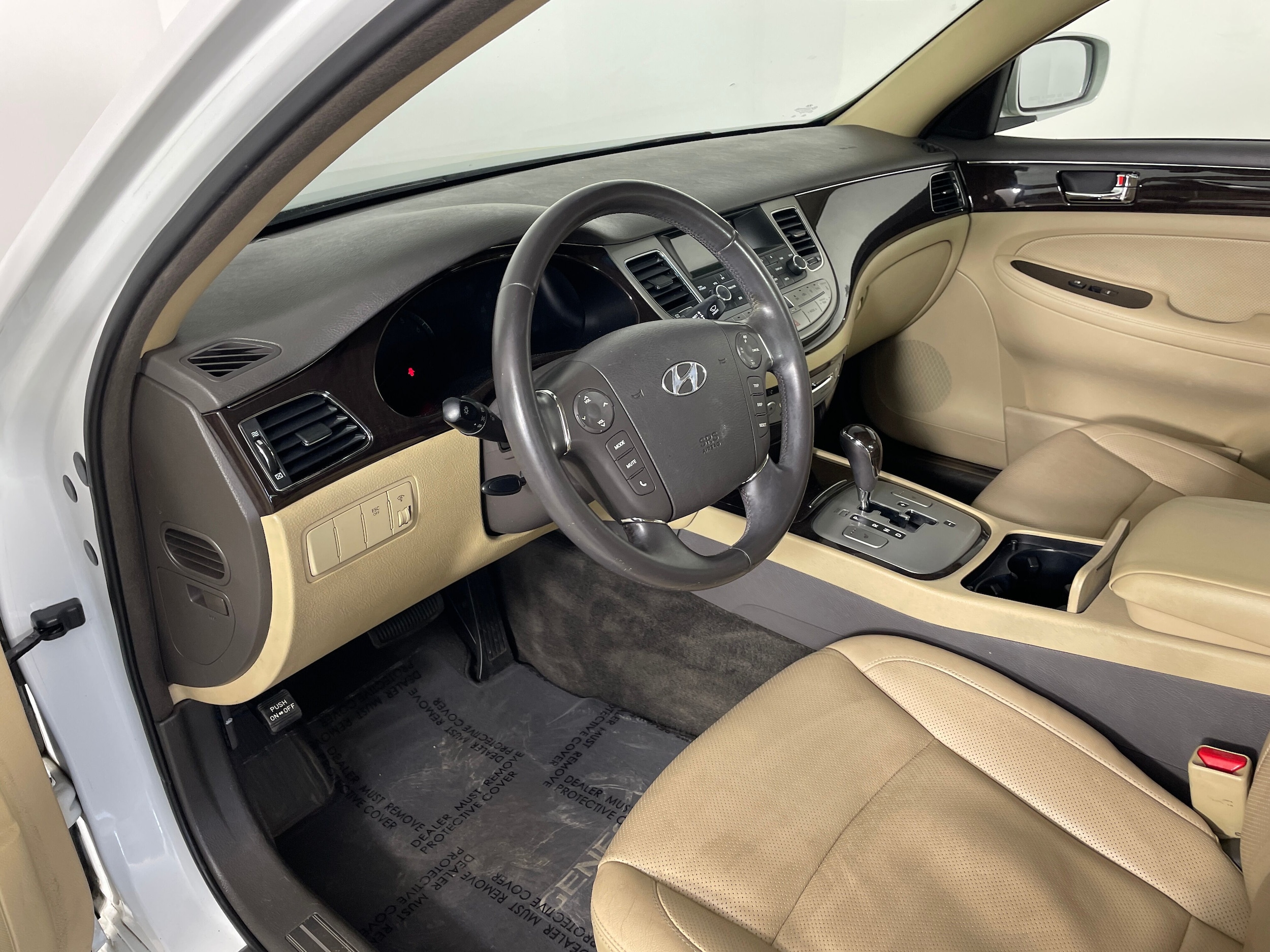 2010 Hyundai Genesis 3.8 photo 2