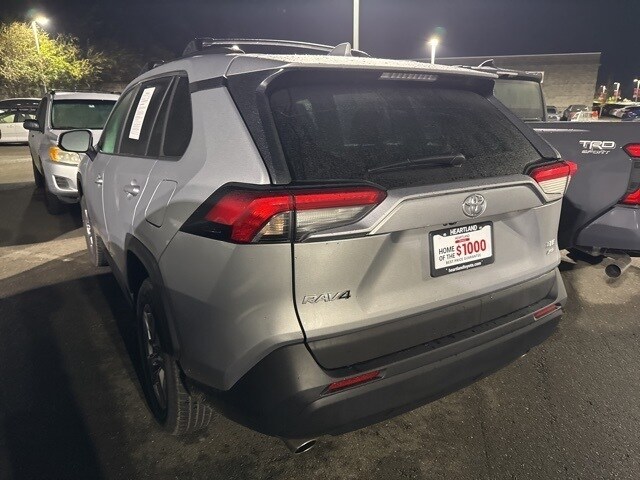 2025 Toyota RAV4 XLE photo 4