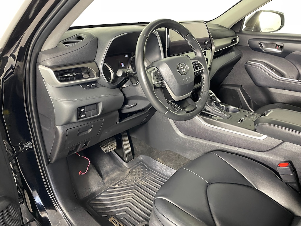 Used 2023 Toyota Highlander Hybrid XLE SUV