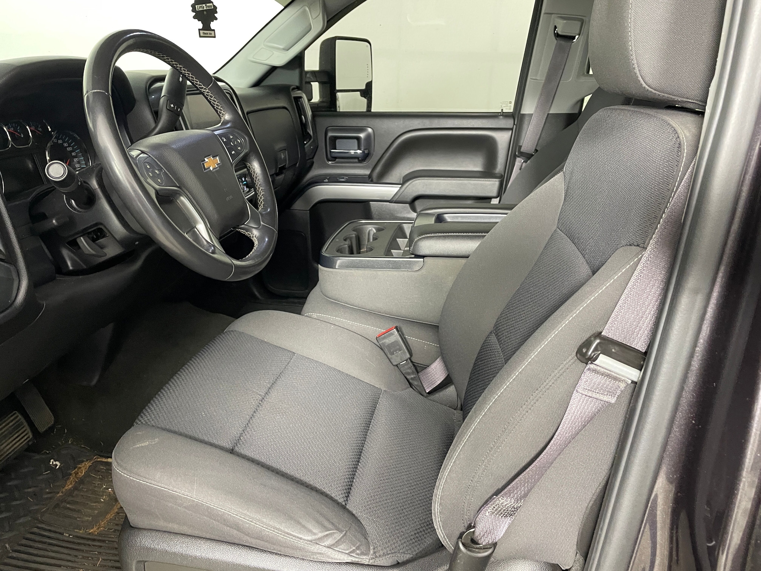 2015 Chevrolet Silverado 1500 LT photo 2