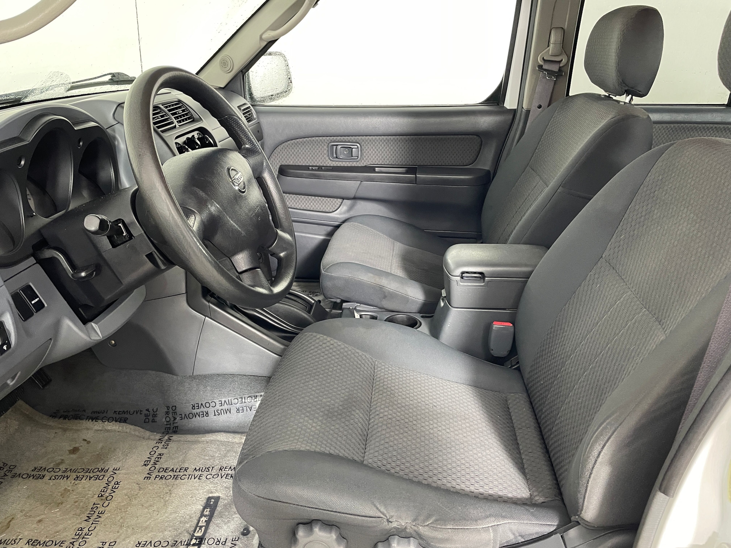 2004 Nissan Xterra XE photo 2