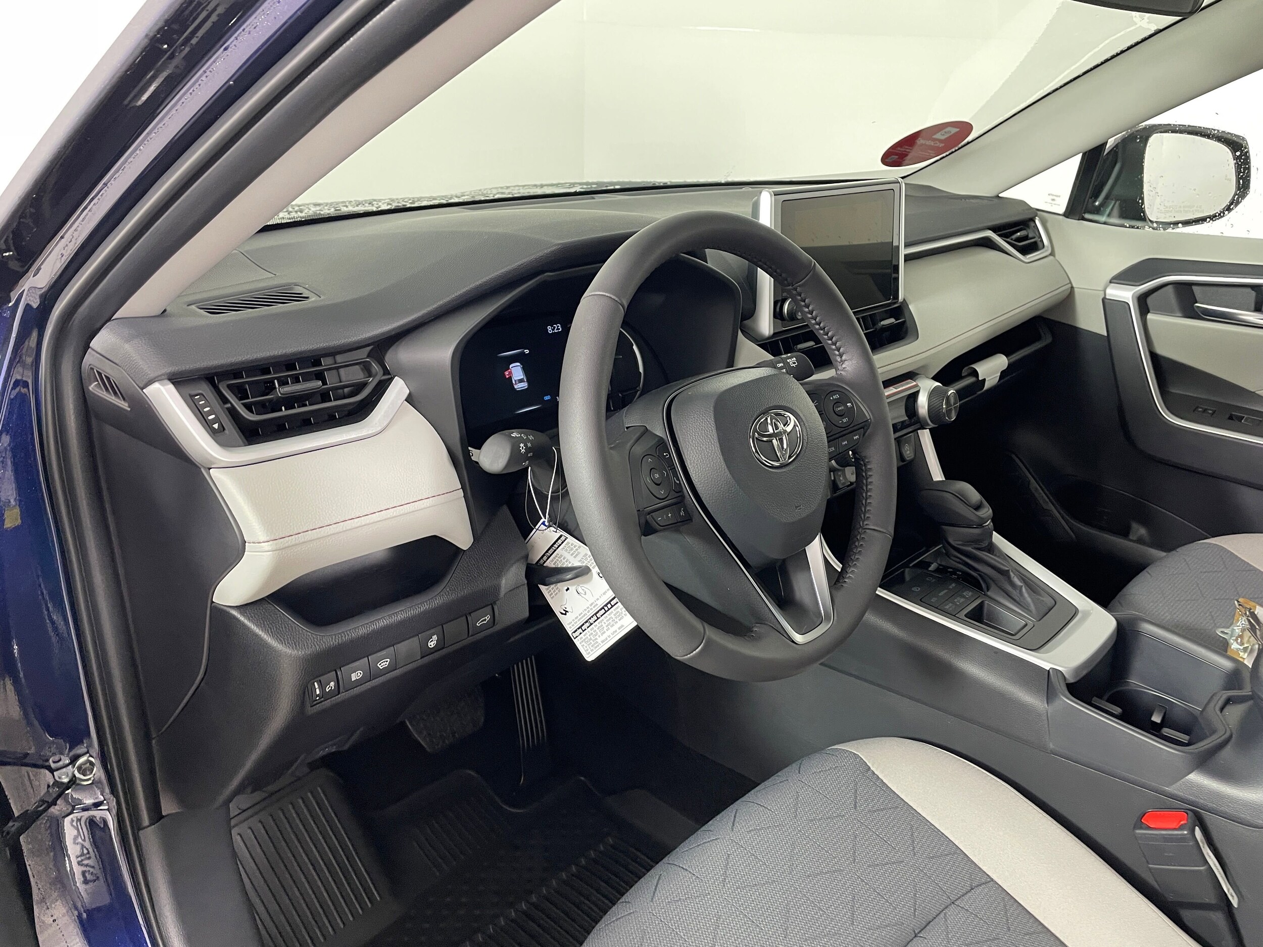 2025 Toyota RAV4 XLE photo 2