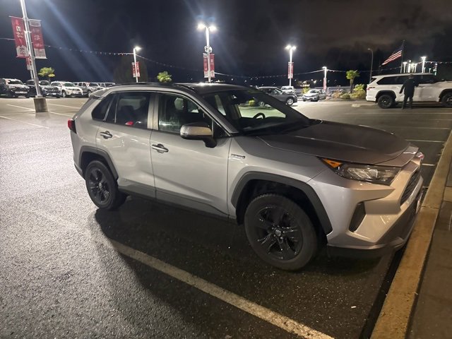 2019 Toyota RAV4 Hybrid LE photo 2