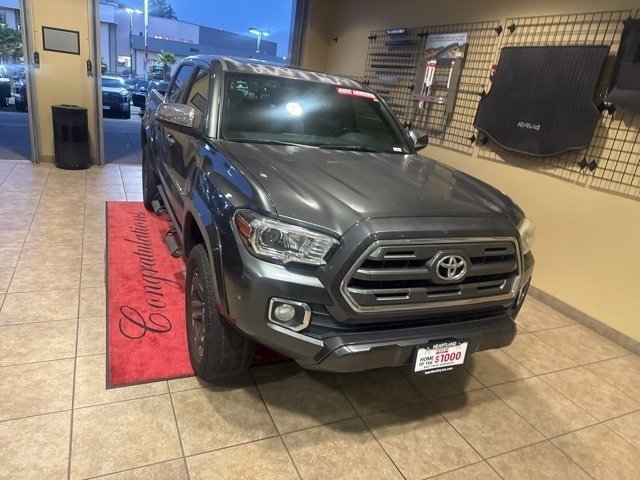 2016 Toyota Tacoma Limited V6 photo 2