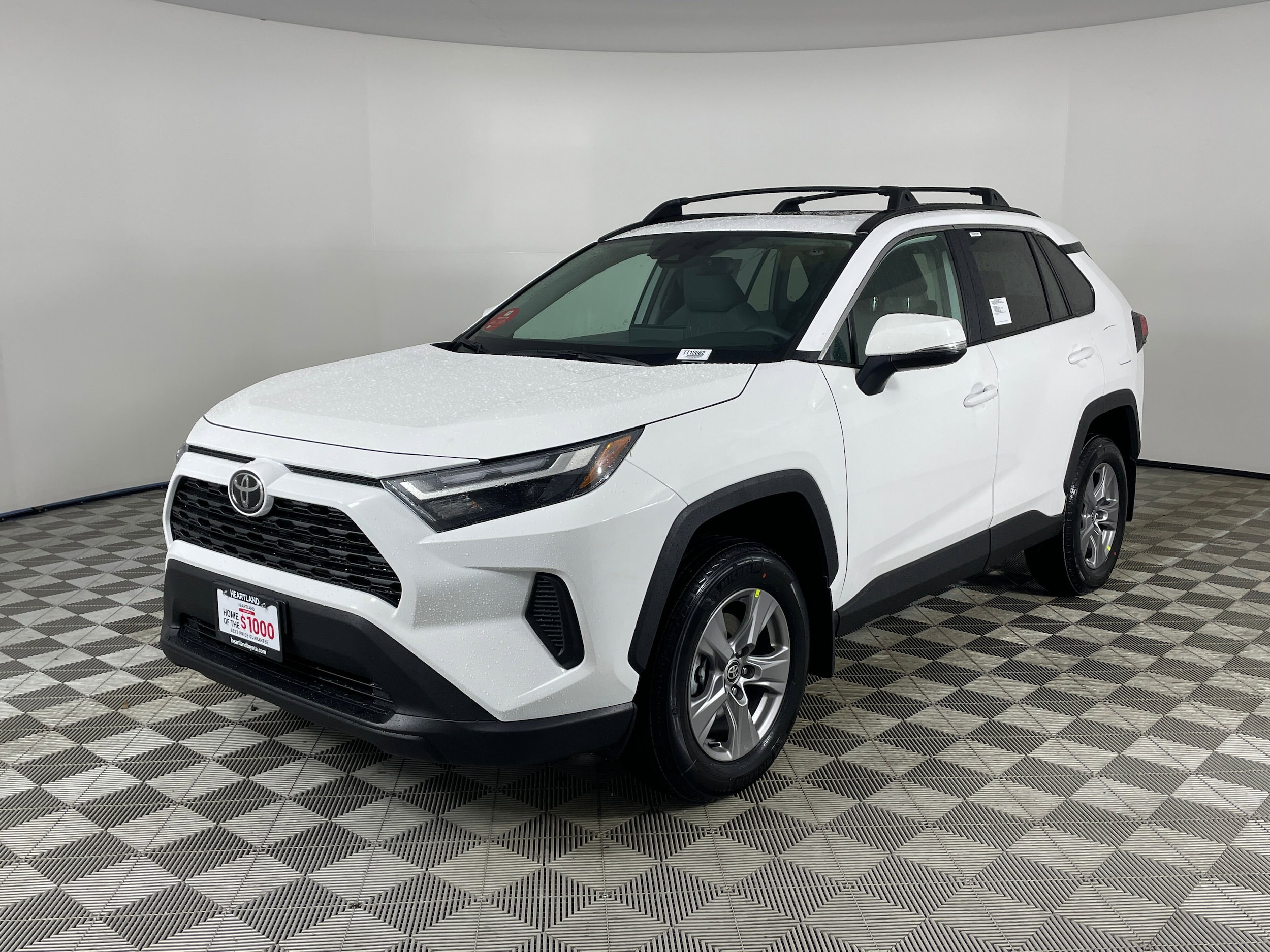 2025 Toyota RAV4 XLE's photo