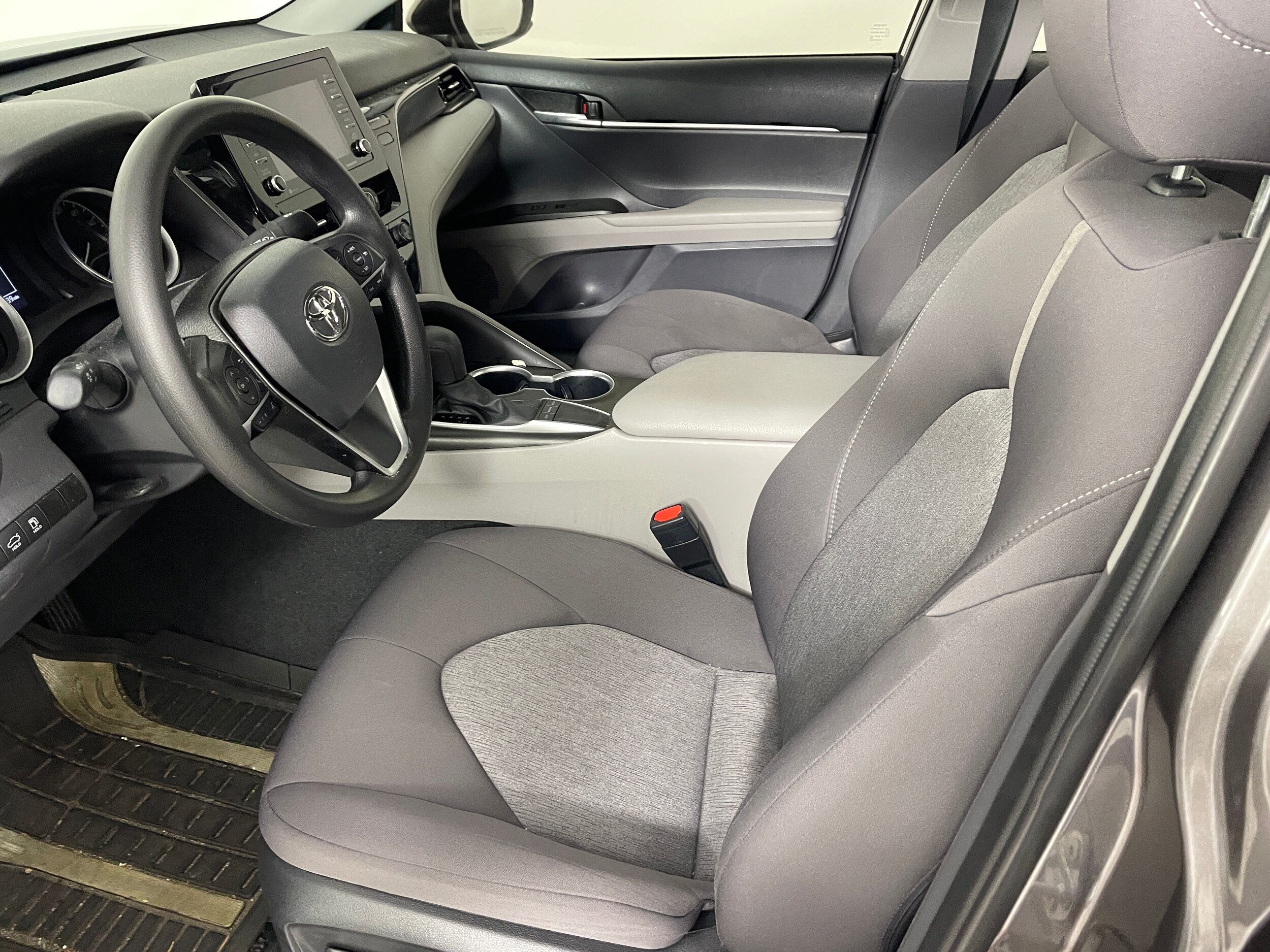 2023 Toyota Camry LE photo 2