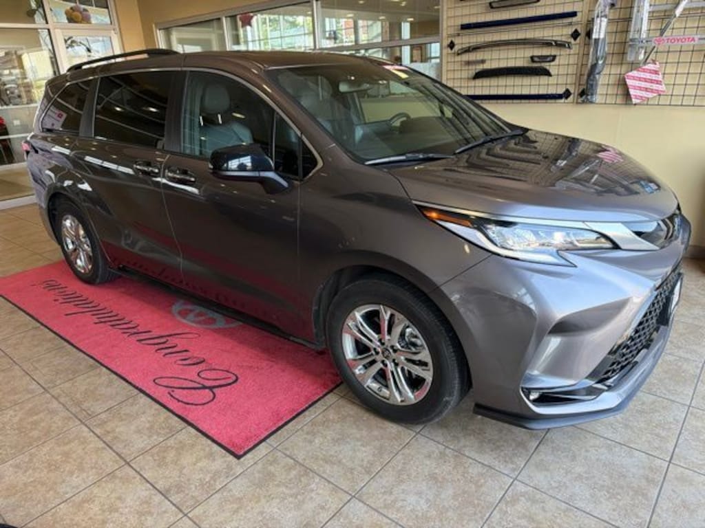 Used 2022 Toyota Sienna XSE 7 Passenger Van Passenger Van