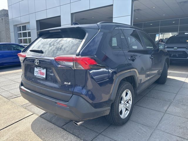 2020 Toyota RAV4 XLE photo 4