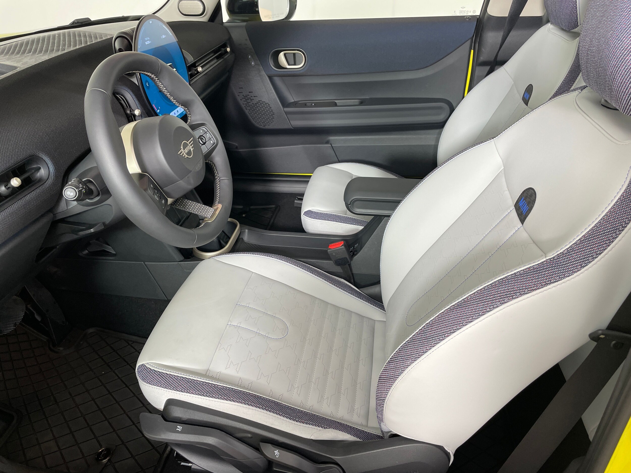 2025 Mini Cooper 2 Door Hardtop S photo 2