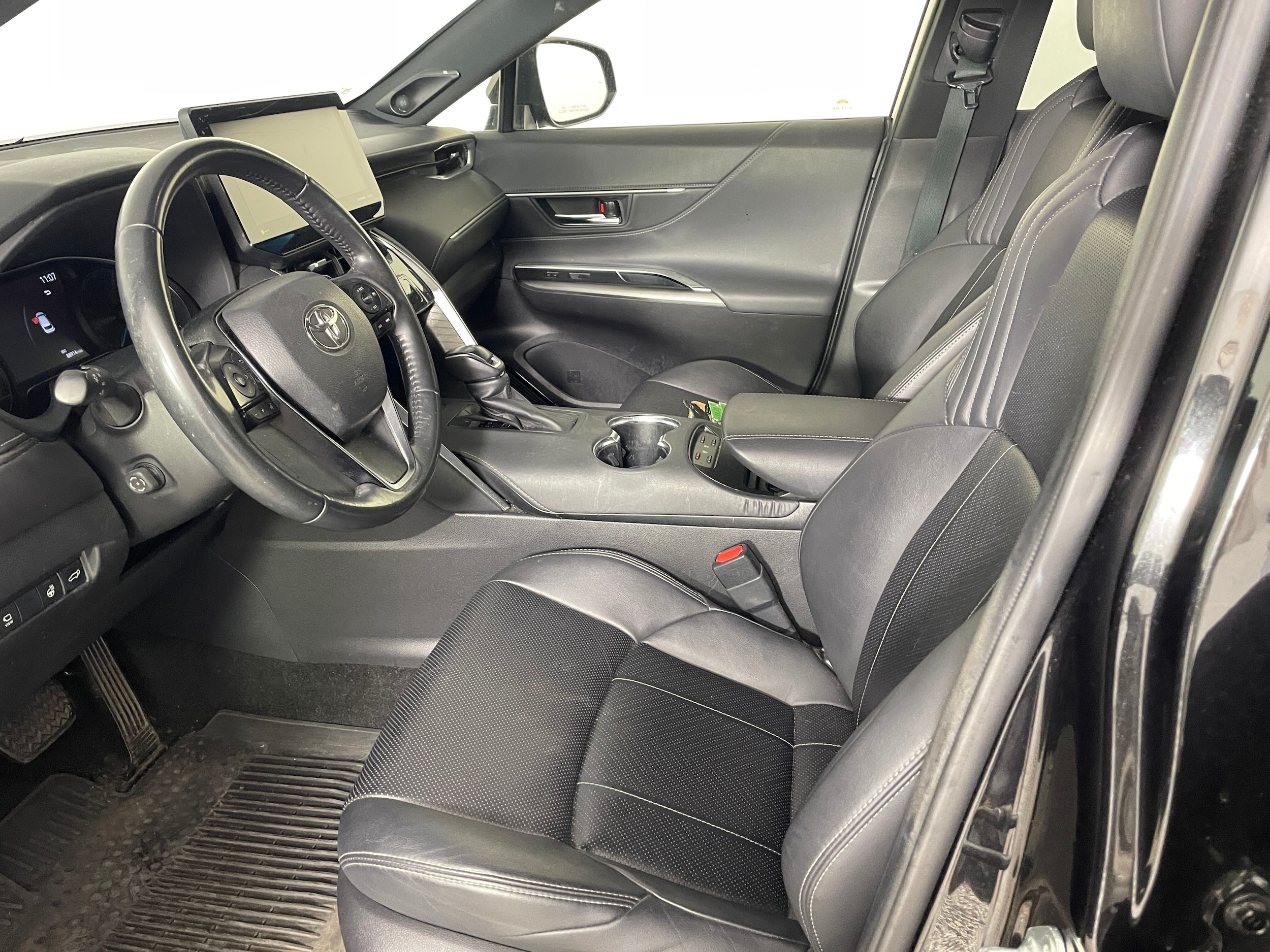 2021 Toyota Venza Limited photo 2