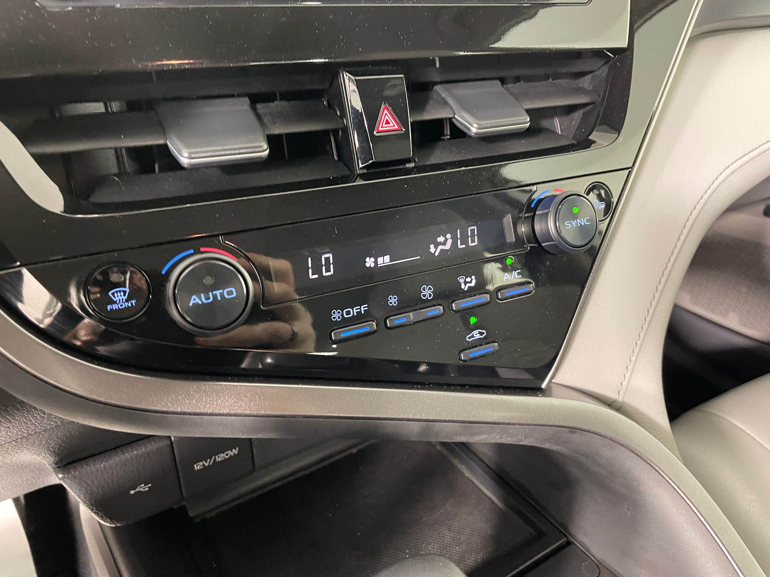 2024 Toyota Camry SE photo 3