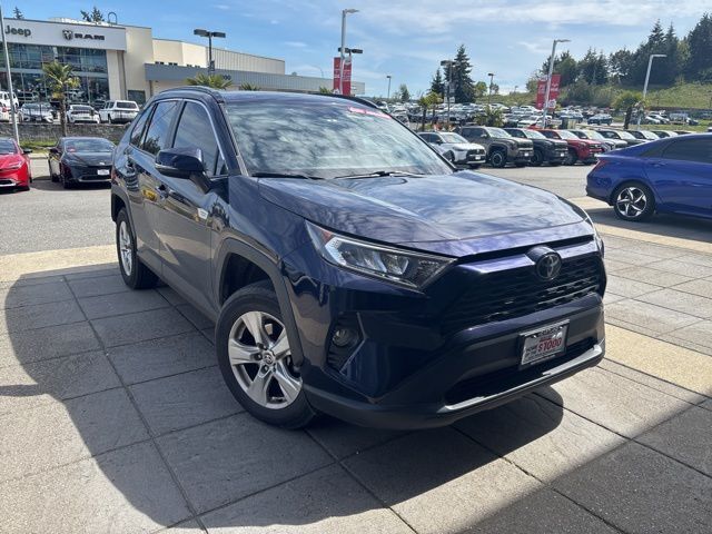 2020 Toyota RAV4 XLE photo 3