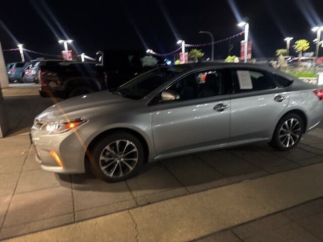 2016 Toyota Avalon XLE Premium photo 3