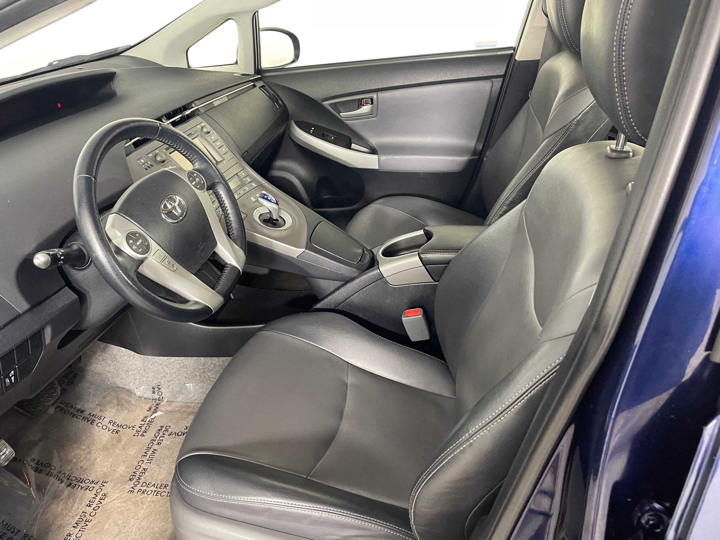 2014 Toyota Prius Five photo 2