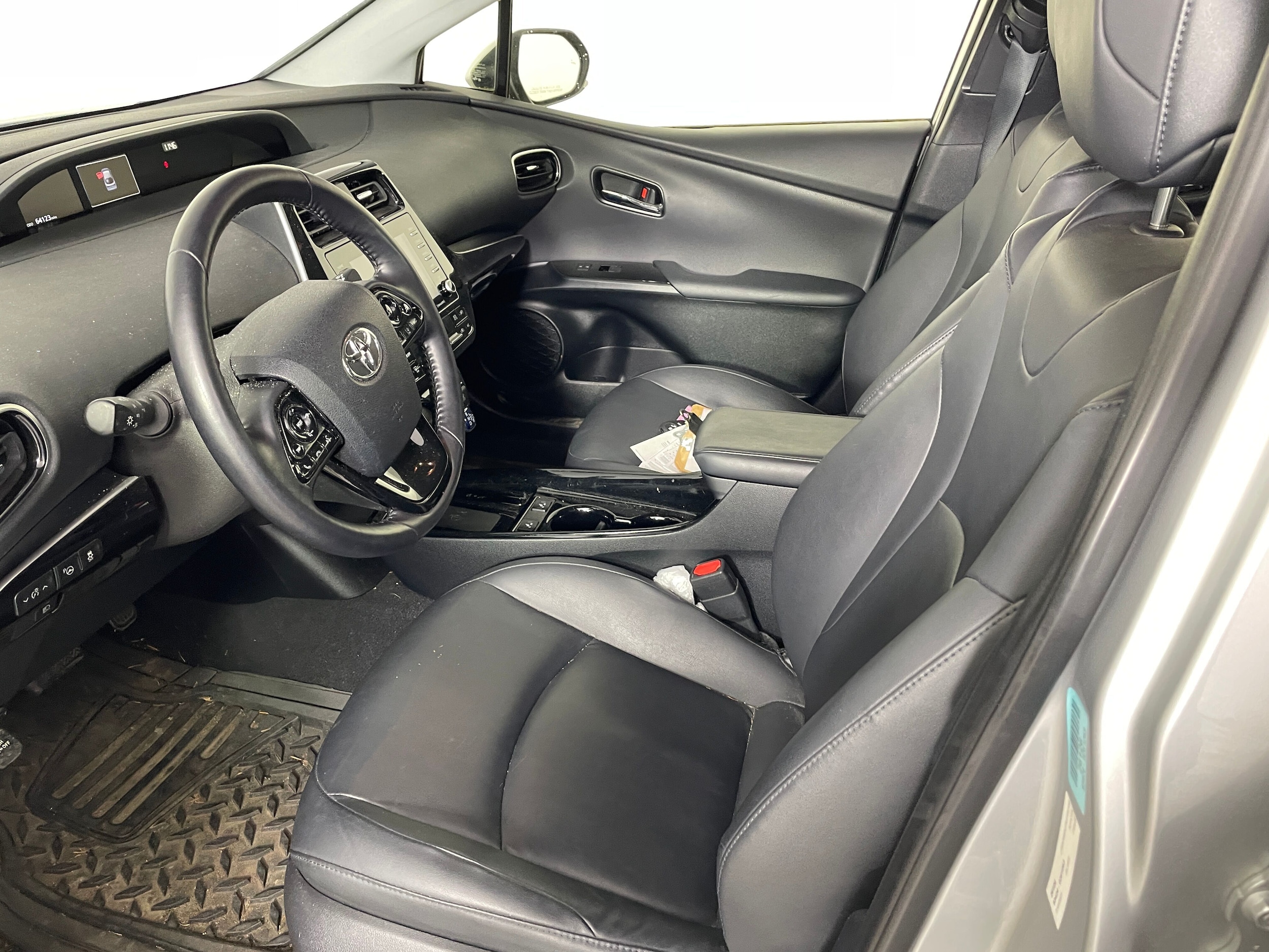 2022 Toyota Prius XLE photo 2