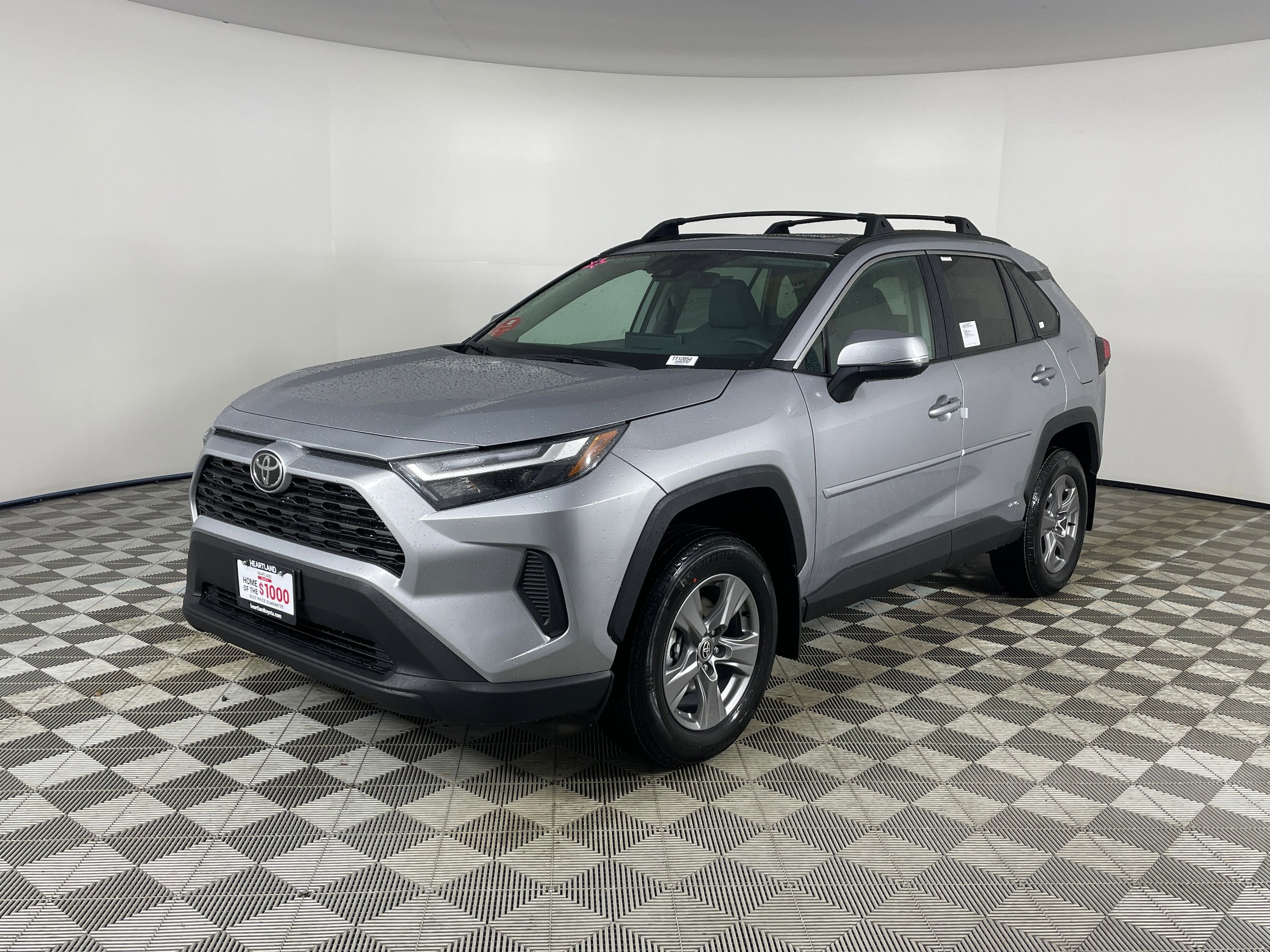 2025 Toyota RAV4 XLE's photo