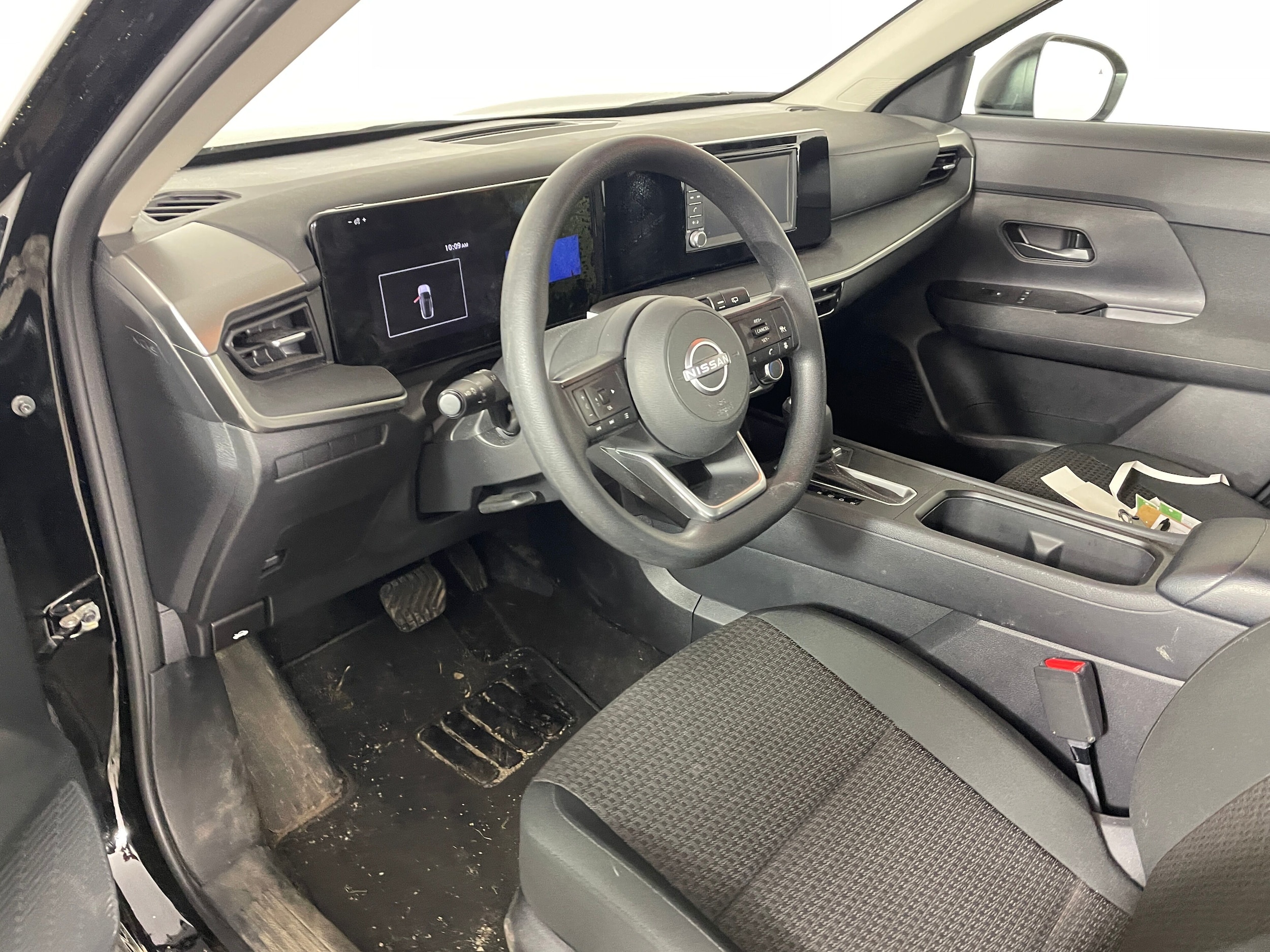 2025 Nissan Kicks S photo 2