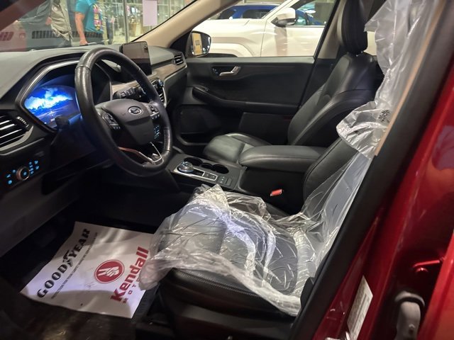 2020 Ford Escape Titanium Hybrid photo 4