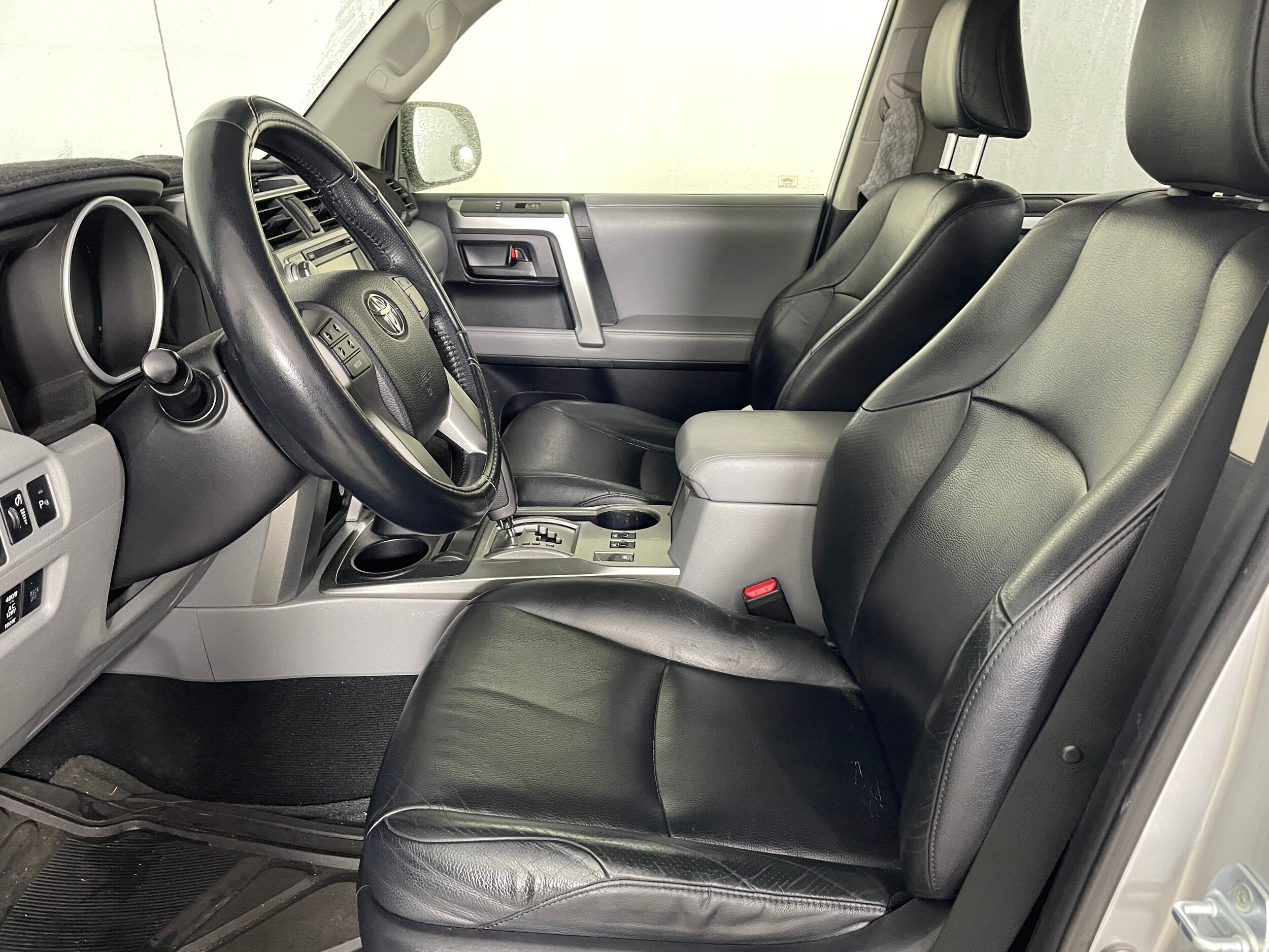 2013 Toyota 4Runner SR5 photo 2