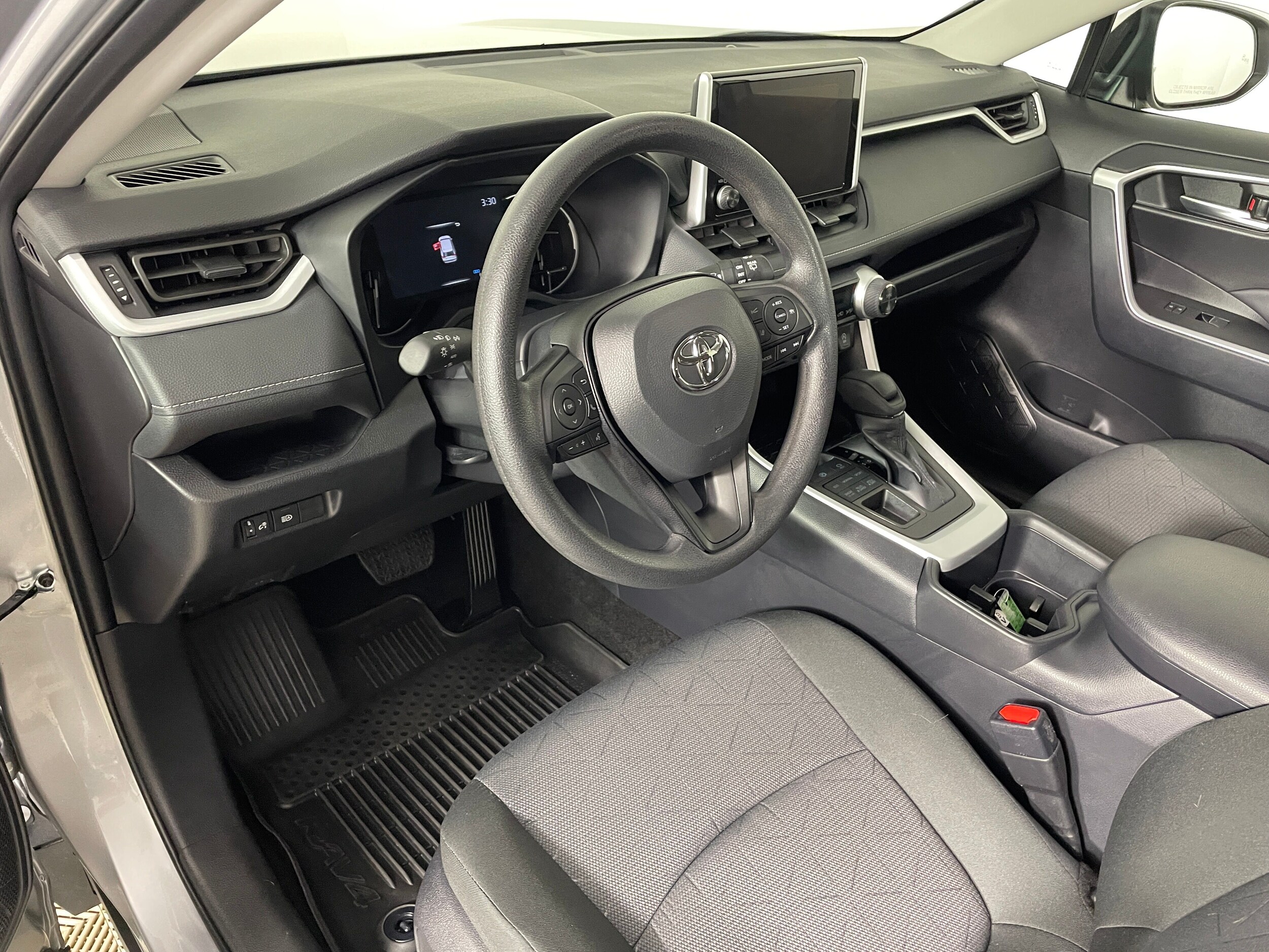 2025 Toyota RAV4 XLE photo 3