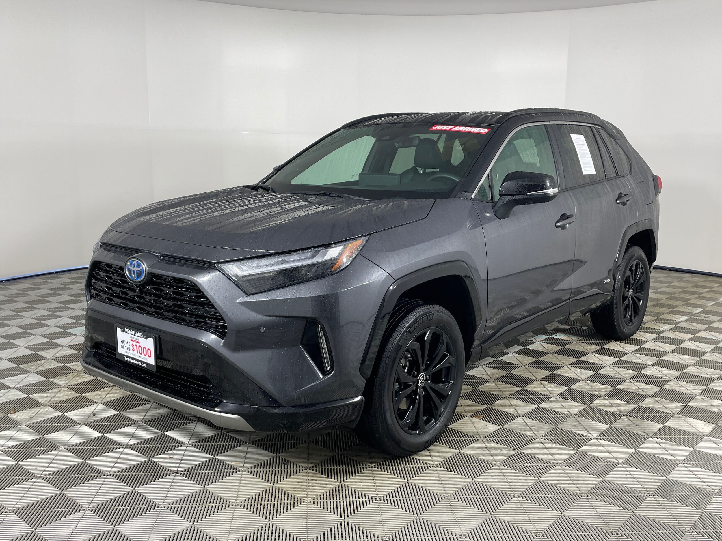 2024 Toyota RAV4 XSE's photo
