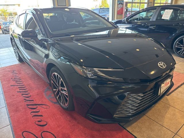 2025 Toyota Camry XLE Hybrid's photo