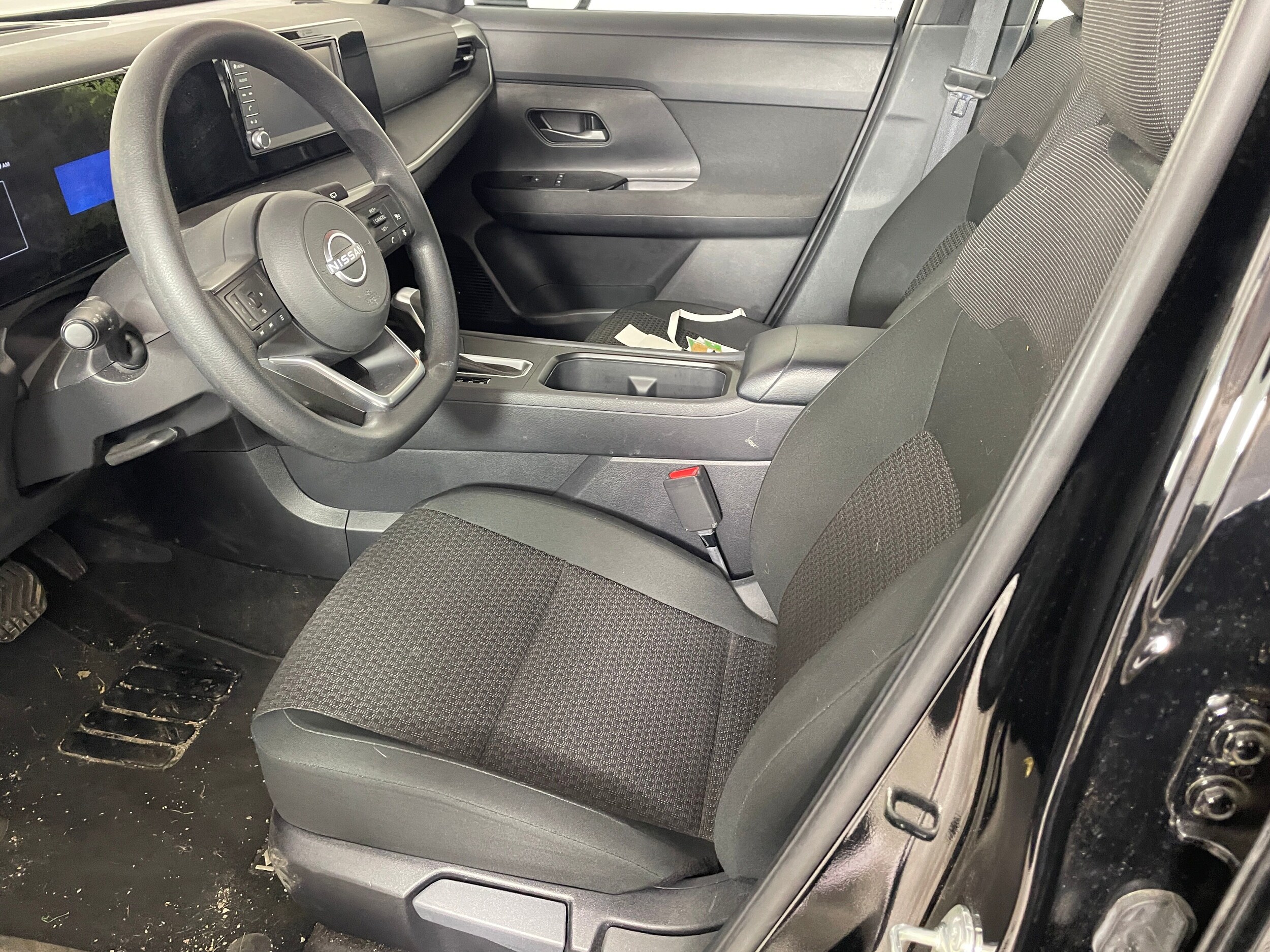 2025 Nissan Kicks S photo 3