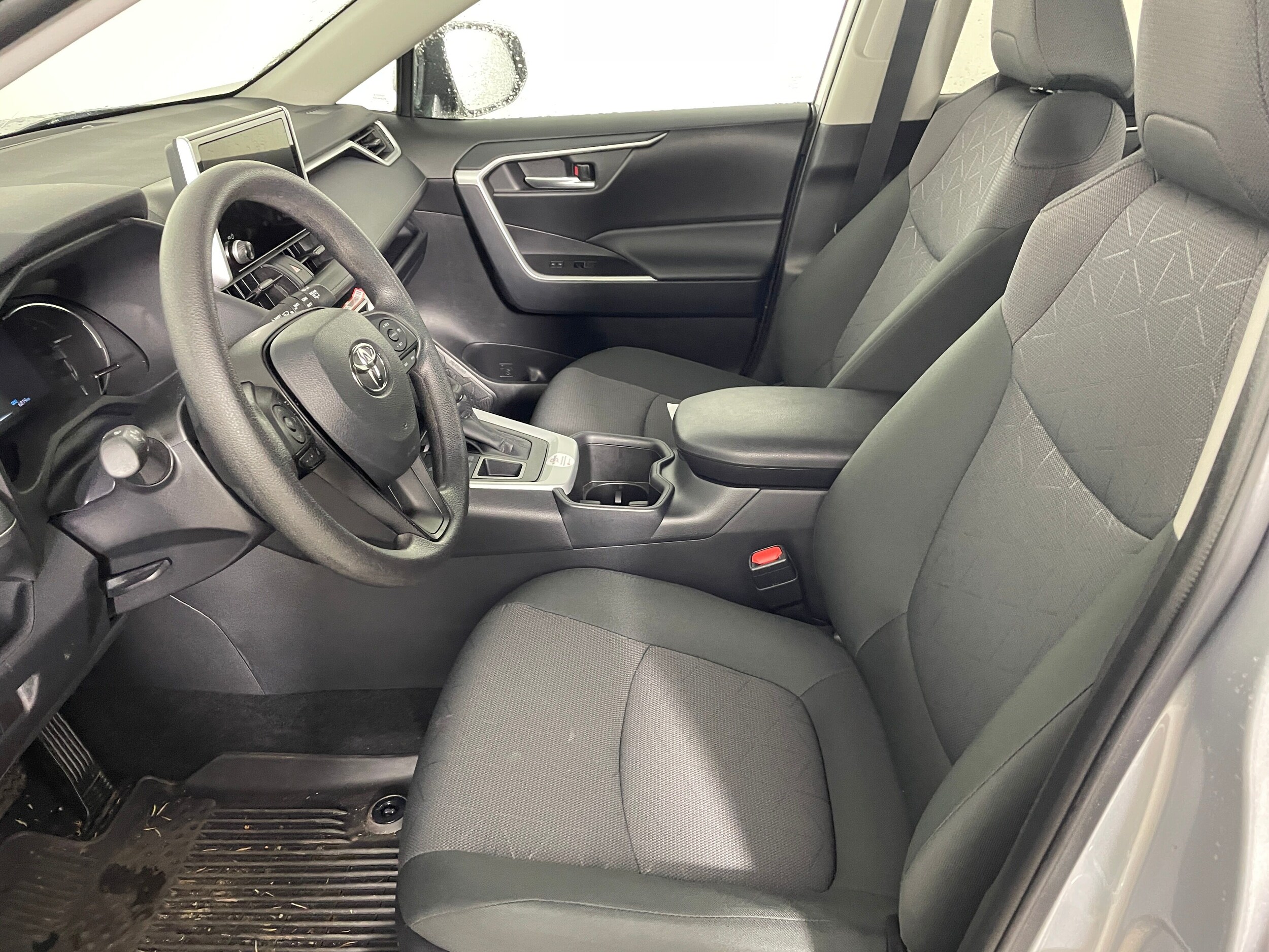 2025 Toyota RAV4 XLE photo 2